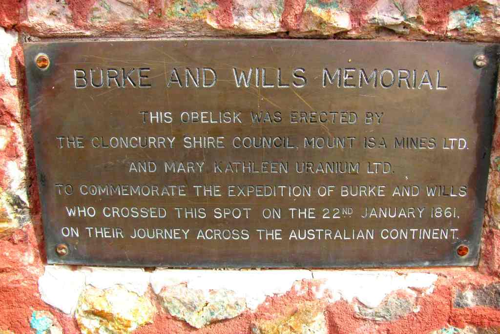 Burke and Wills Memorial (© Magi Nams)