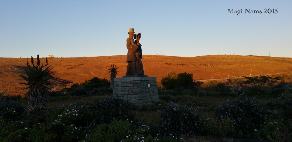 Six Months in South Africa: Grahamstown's Gunfire Hill at Sunrise: Sunrise and English Settlers Statue on Gunfire Hill, Grahamstown (© Magi Nams)