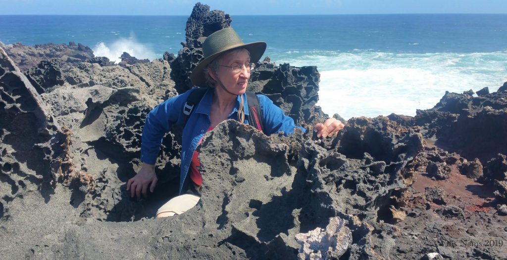 Hiking in America: Coastal West Maui, Hawai'i: Rock Scrambling in the Acid War Zone, Maui (© Vilis Nams)